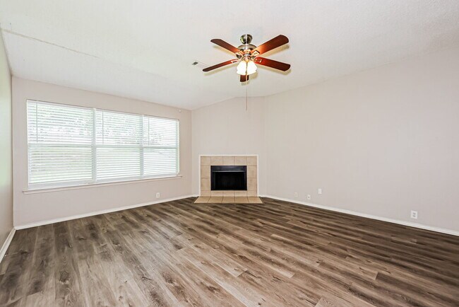 Photo - 322 Oakhurst Dr