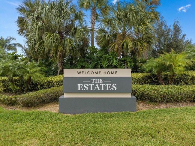 Photo - Large Beautiful Legacy Park Villa: 5BR, Pool & Near Disney