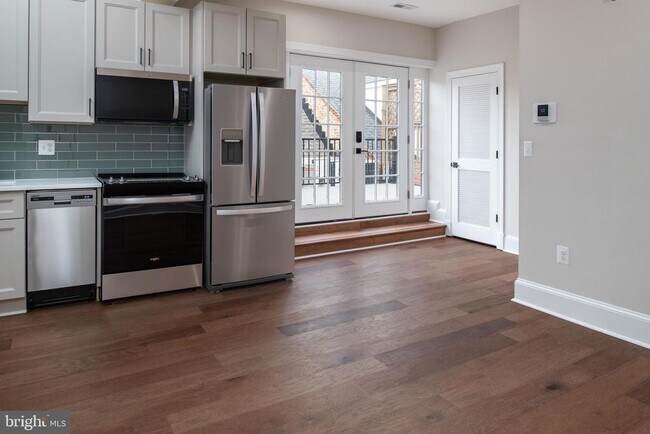 Photo - 1 E Montgomery St