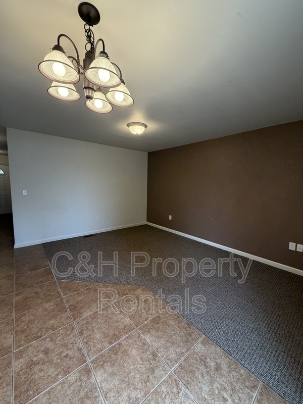 Photo - 406 1st St SE