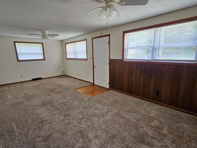 Photo - Single Family Home - 3BR-1BA - New Haven MO 63068