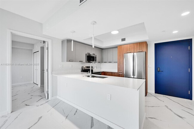 Photo - 840 NE 130th St Unidad 410