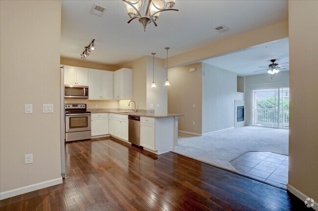 Building Photo - 2nd Floor, 2 bed, 2bath, Community Pool! Unit 8203 Rental