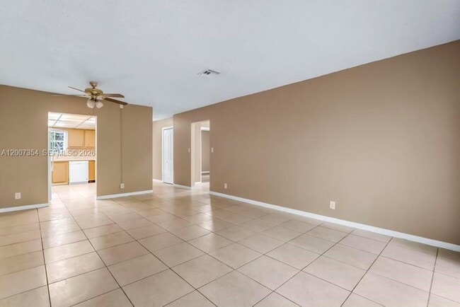 Photo - 3100 Coral Springs Dr Unidad 2H