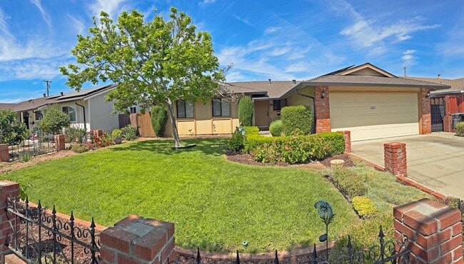 Beautiful Updated 3 Bedroom, 2 Bathroom Sa... - Beautiful Updated 3 Bedroom, 2 Bathroom Sa... Casa