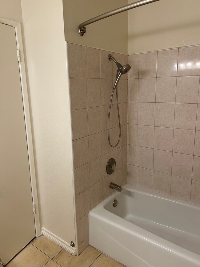 Photo - GREAT UPSTRS CONDO FOR LEASE!