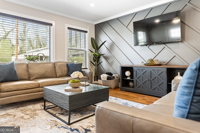 Photo - 1056 Harwell St NW