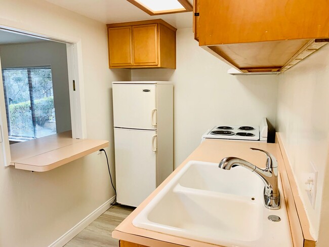 Photo - 1BD/1BA LA JOLLA COTTAGE ACROSS FROM WINDANSEA! AVAILABLE JUNE FOR $2,895/mo!