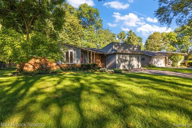 Photo - 966 Woodlea St