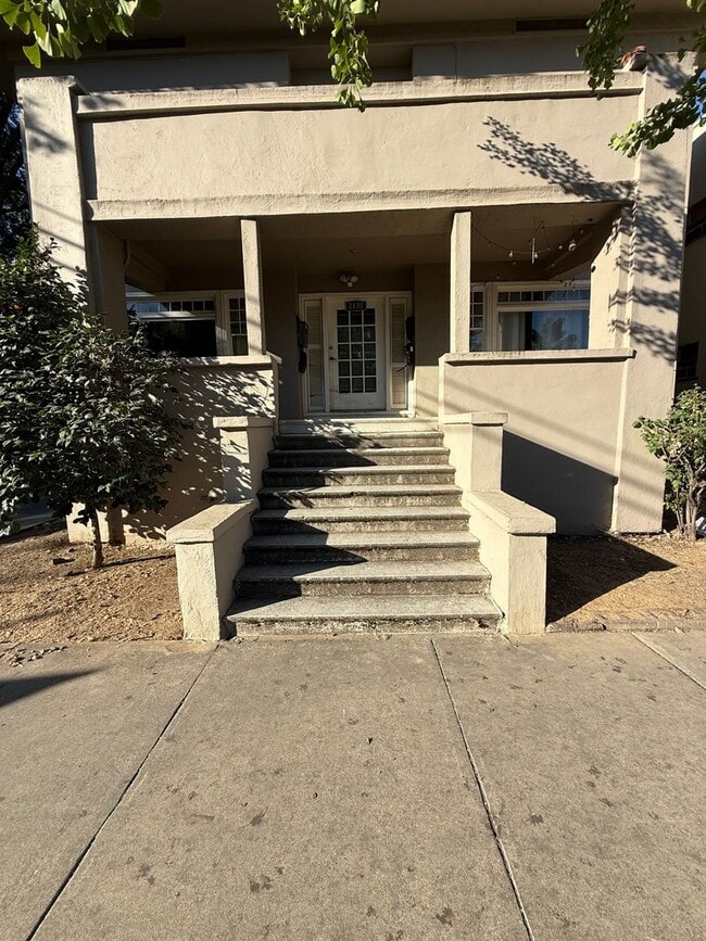 Building Photo - 2130 P St Rental