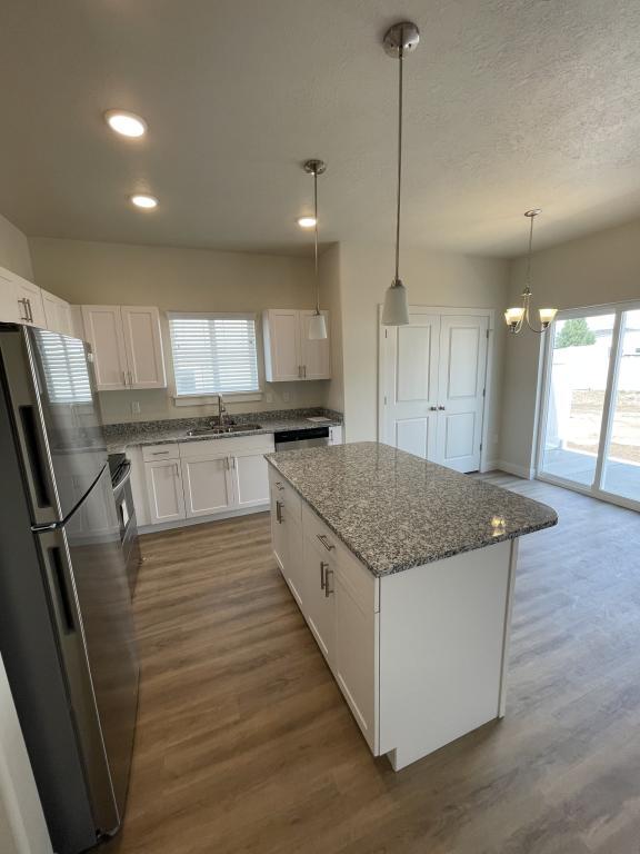 Photo - 1043 W 600 S