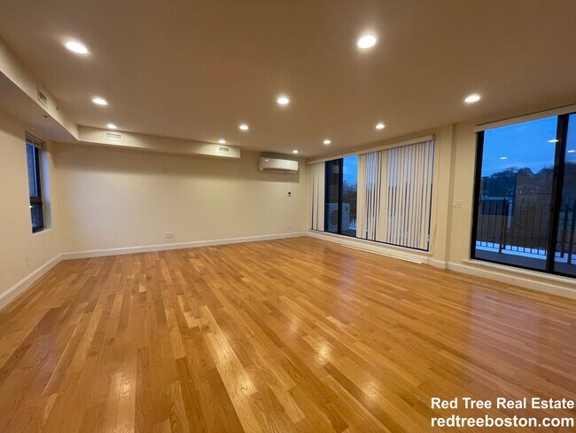 Photo - 1616 Beacon St Unit 3