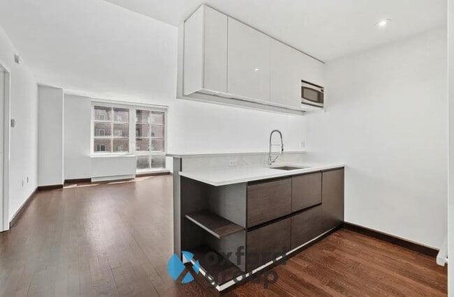 Photo - East 10th Street