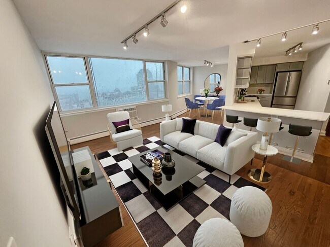 Photo - 5650 N Sheridan Rd