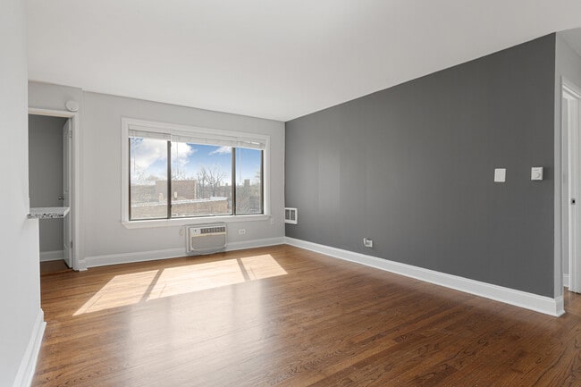Photo - 7545 N Winchester Ave Unit 305