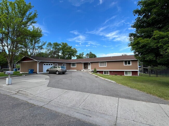 Building Photo - 4805 24th Ave Unit 4805 24th Avenue