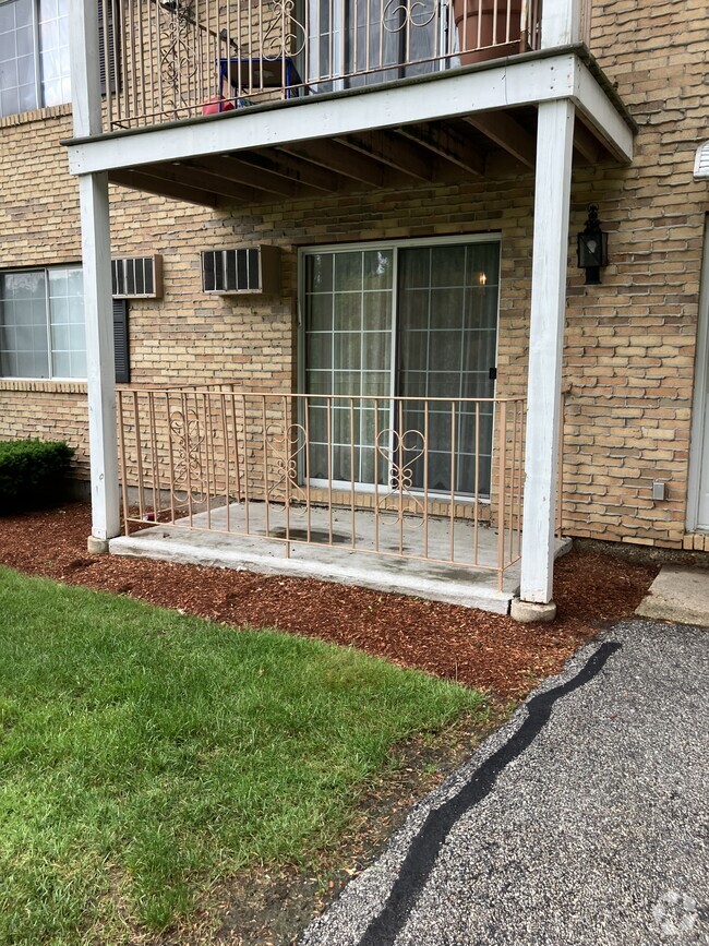 Building Photo - 377 Huse Rd Unit 12 Rental