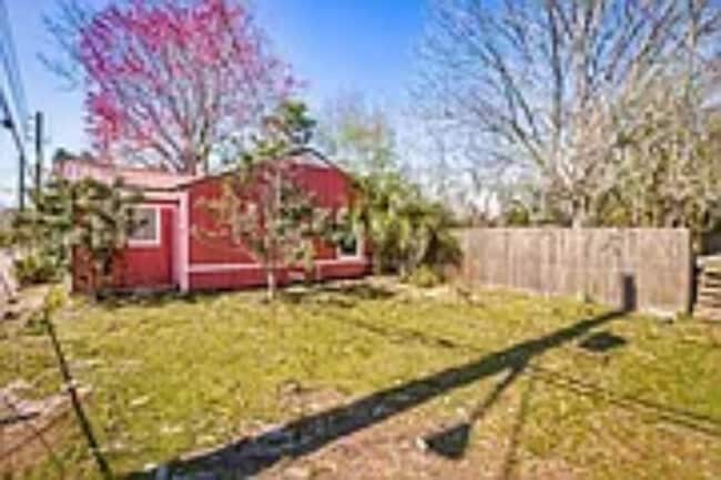 525 New Berlin Rd