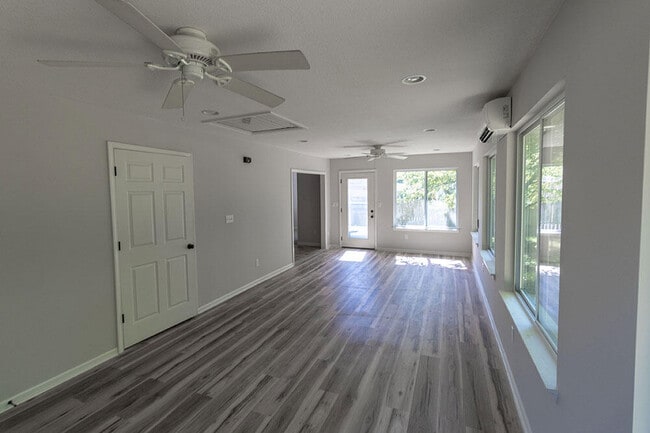 Photo - 1404 Jean Rae Dr