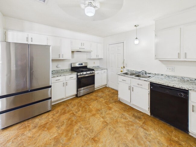 1013 San Benito Dr