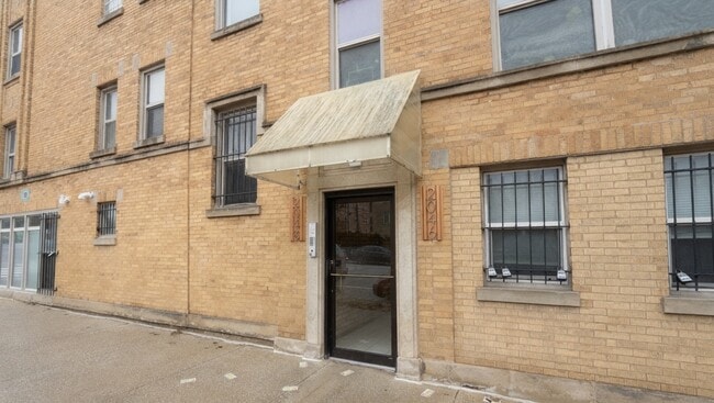 Building Photo - 2048 W Touhy Ave Unit 3