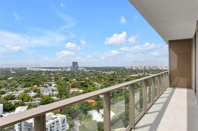 Photo - 2678 Tigertail Ave Unidad 1903 Rental
