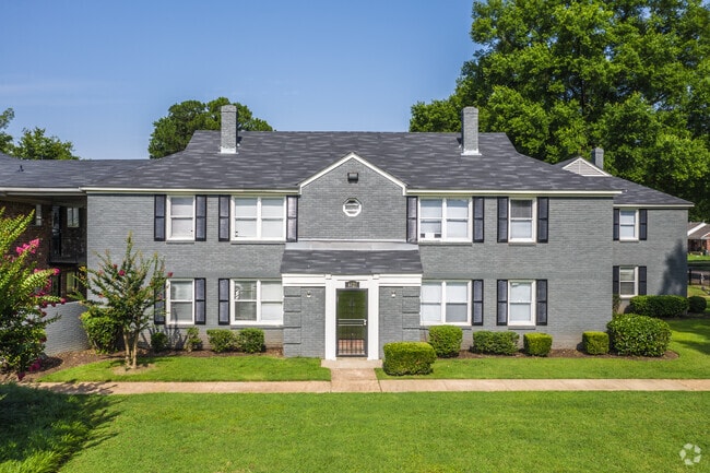 Photo - Courtyard @ Waring Park