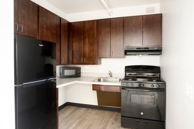 Kitchen 701 - Parkway Apartments