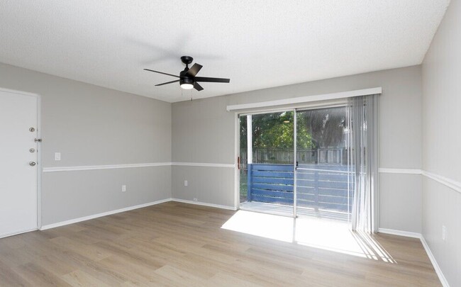 Living Area-Renovated (1BR,1BA 690SF) - Palmview Cove Apartments