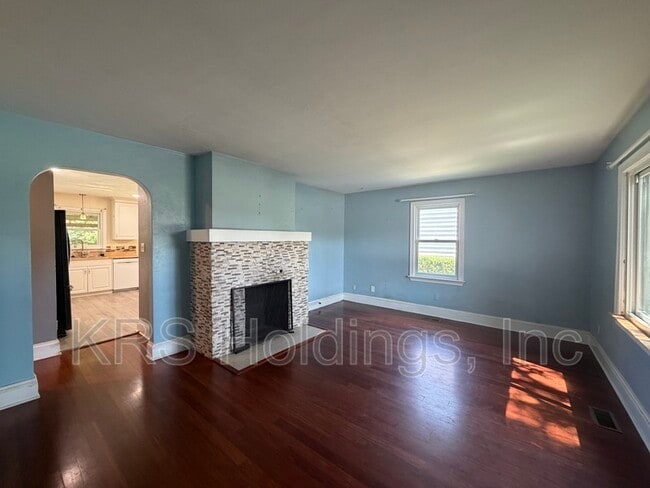 606 E Bayview Blvd