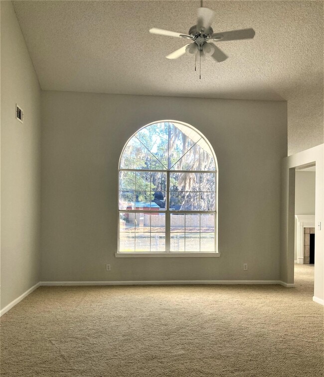 Photo - 105 Laurens Ln