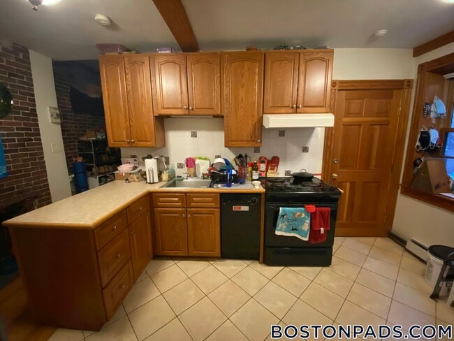 Building Photo - 61 Anderson St