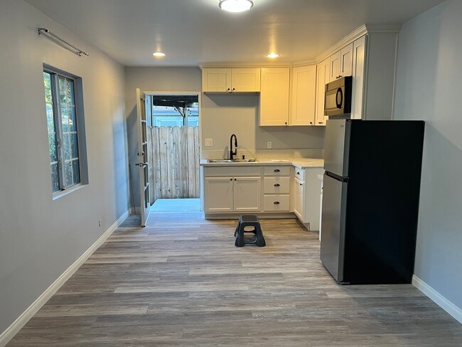 Open floor plan - 6006 Donna Ave