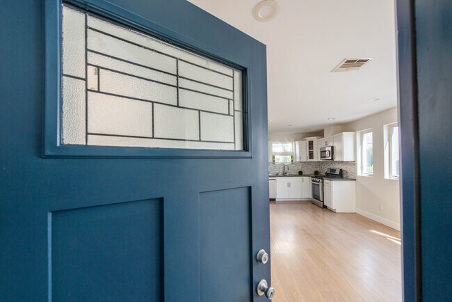 Photo - 635 N Harvard Blvd