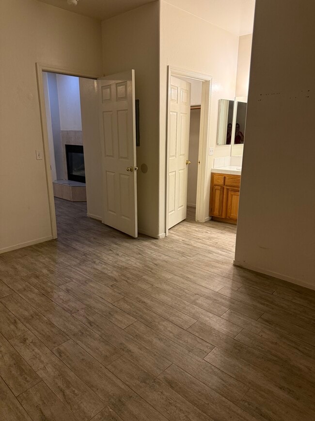 Photo - 602 Yellow Meadow Ct Unidad B