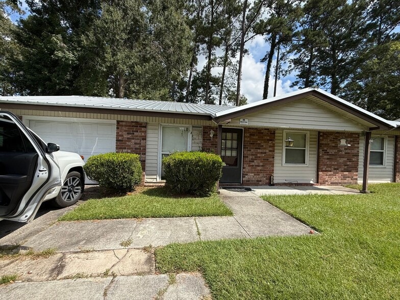 320 W Whatley St