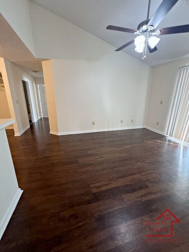 Photo - 430 Oriole Dr