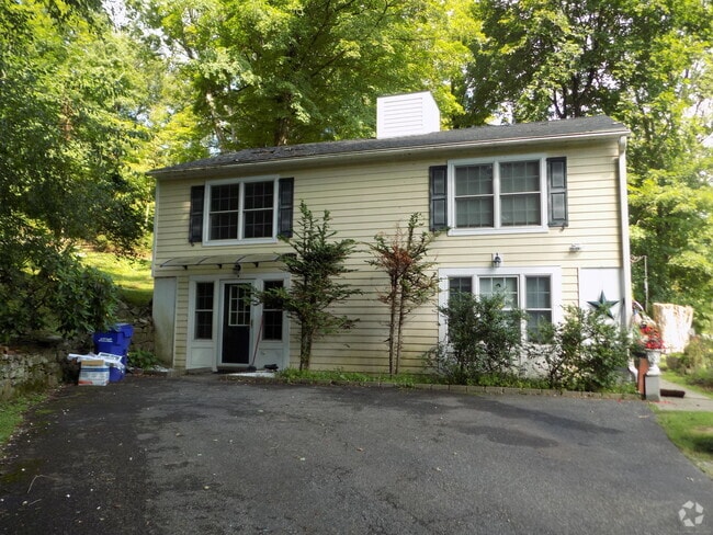 Building Photo - 107 A Macedonia Rd Unit B Rental