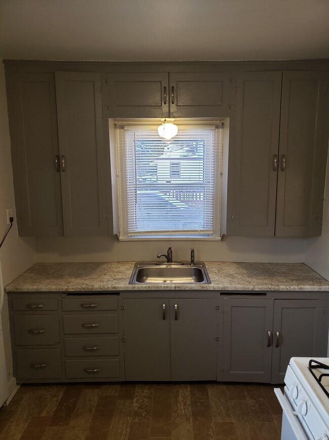 Photo - 1300 E 6th St Unit 4