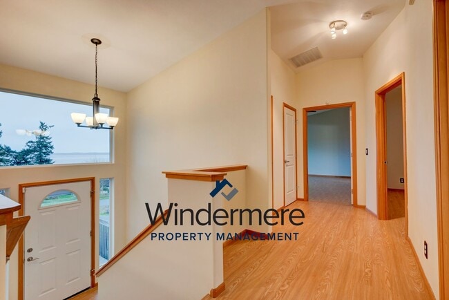 Photo - 3 bedroom 2.5 bath Two Story Home with a View! *Short lease only*