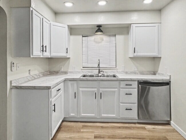 Photo - 4000 S Delaware St