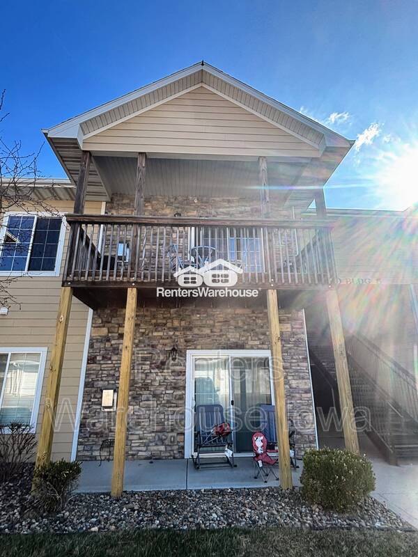 Building Photo - 2000 Meadow Ct Unit 210