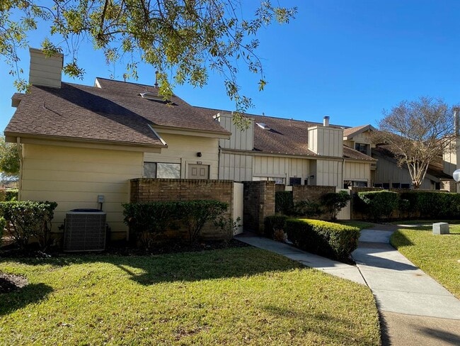 Cute Private Patio to enjoy friends , family and BBQ. - 3232 Windchase Blvd