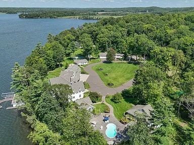 Photo - "Spacious Elegance: Luxurious 6-Bed, 6.5-Bath Retreat on Eastside Rd, Birchwood!"