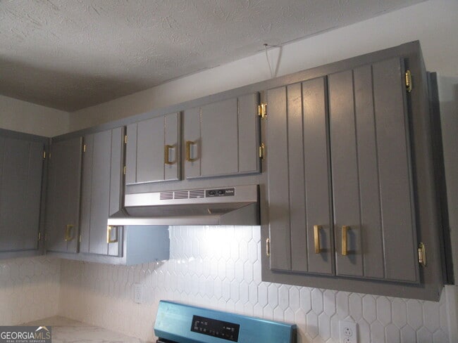 Photo - 613 Windsor Dr SE