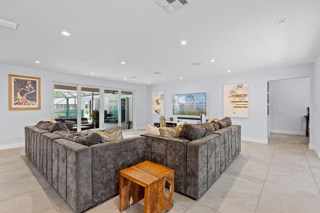 10140 NW 37th St