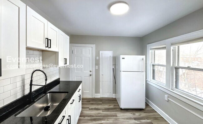 Photo - 466 E Oakland Ave