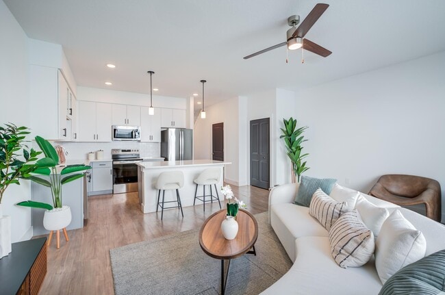 Building Photo - Summerwell Buenaventura Lakes Rental