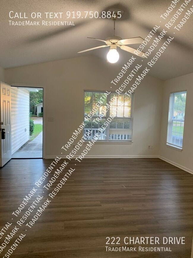 Photo - 222 Charter Dr