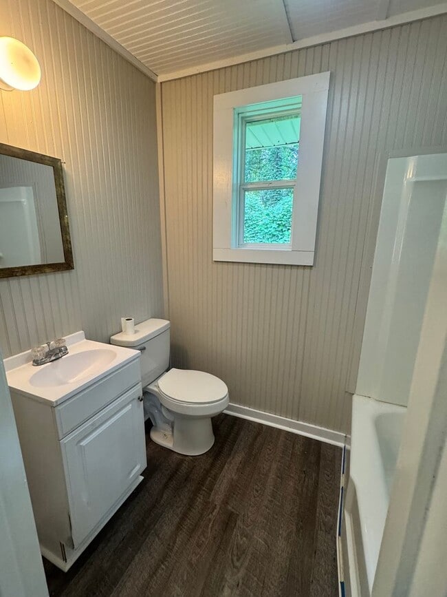 Photo - 307 Crawford Ln